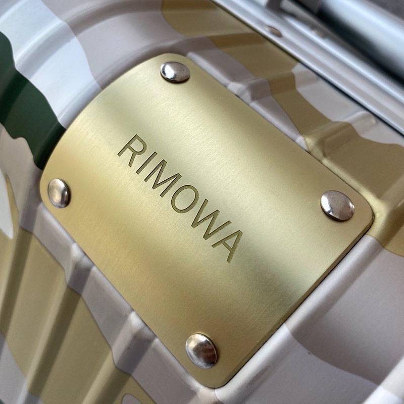 最安値挑戦リモワ 偽物 キャビン55cmカモフラージュプリントアルミスーツケース rio34678人気