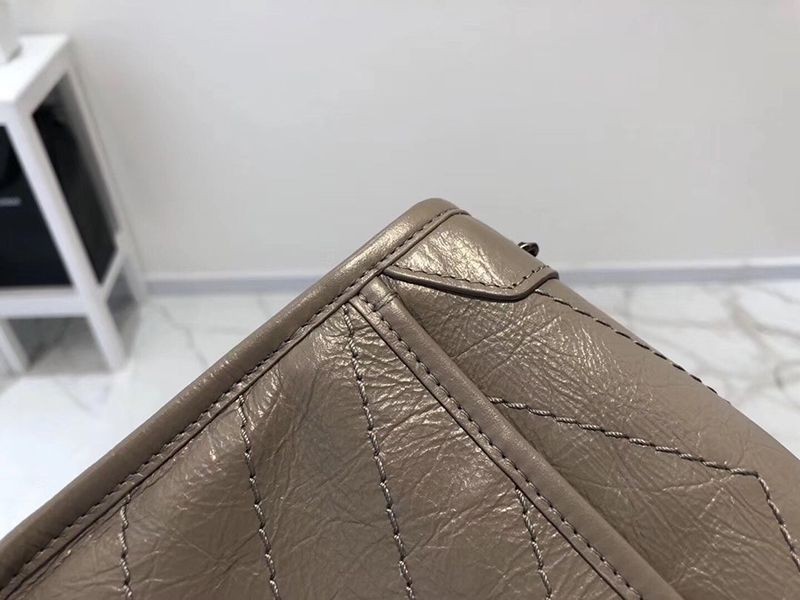 完売必至サンローラン ショルダーバッグ 偽物 ニキ チェーンウォレット small 5831030EN04代引きを販売