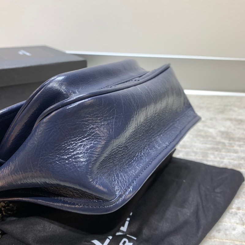 入手困難サンローラン コピー ニキ ミディアム クリンクルヴィンテージレザー 2モデル 6331580EN043045品質保証