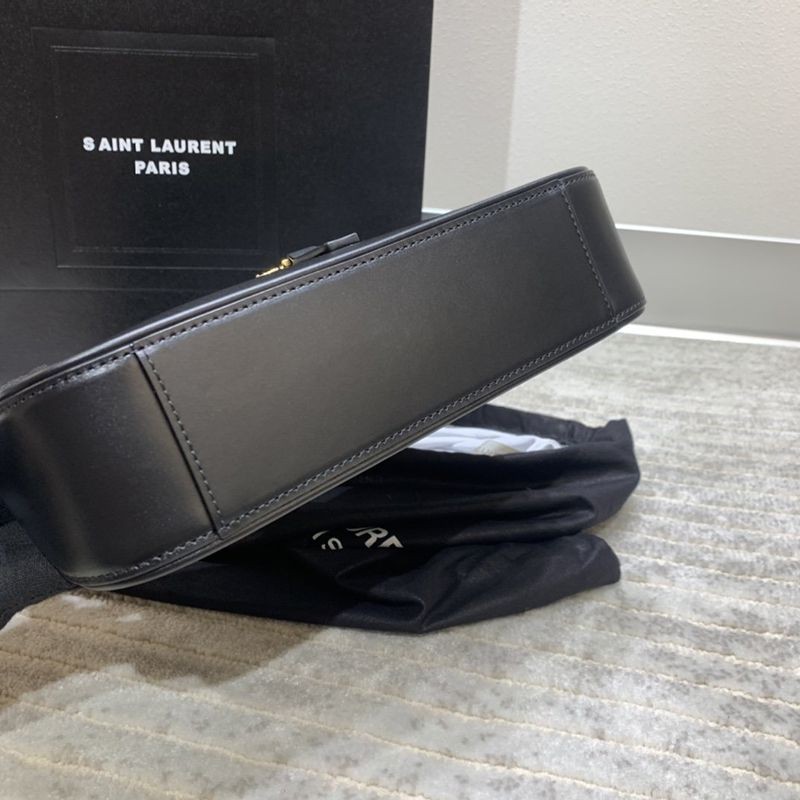 セール新作サンローラン Le5a7 コピー パテントレザーショルダーバッグ 6572282R20W1000N級品