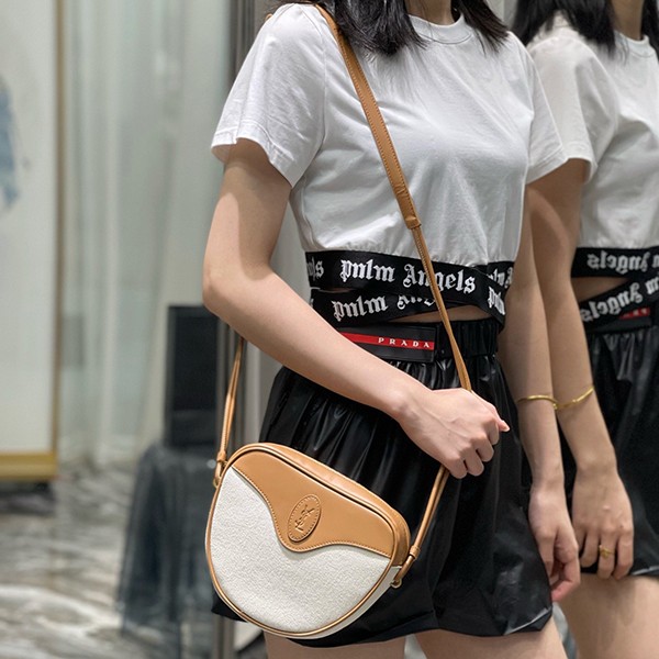 【日本未発売】サンローラン ショルダーバッグ コピー YSL モノグラム クールバッグ 67526095G3W9080激安送料無料