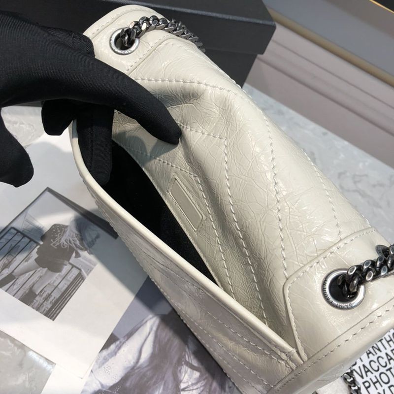 可愛いサンローラン スーパーコピー ショルダーバッグ ニキ ベイビー クリンクルヴィンテージレザー Saj00394高い品質