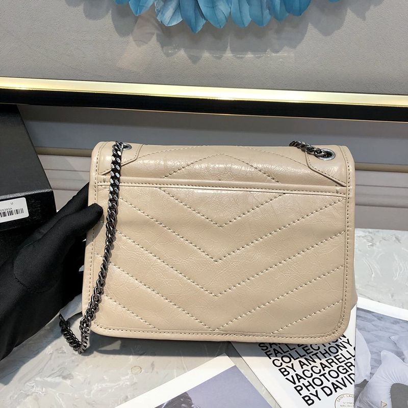 【日本未発売】サンローラン ショルダーバッグ コピー ニキ ベイビー クリンクルヴィンテージレザー Sav69448通販