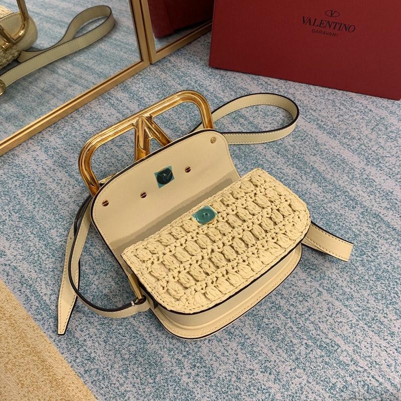 ヴァレンティノ VEE レザー クロスボディバッグコピー ショルダーバッグVua95646人気