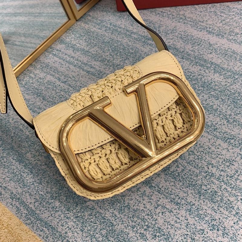ヴァレンティノ VEE レザー クロスボディバッグコピー ショルダーバッグVua95646品質保証