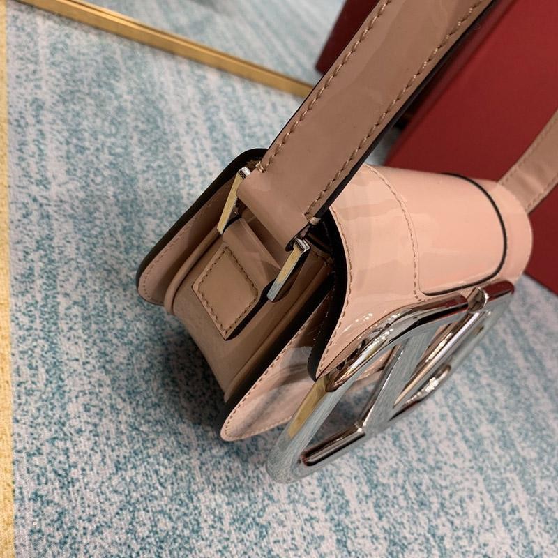早い者勝ち♡ヴァレンティノ コピー VEE レザー クロスボディバッグ Vub00891激安送料無料