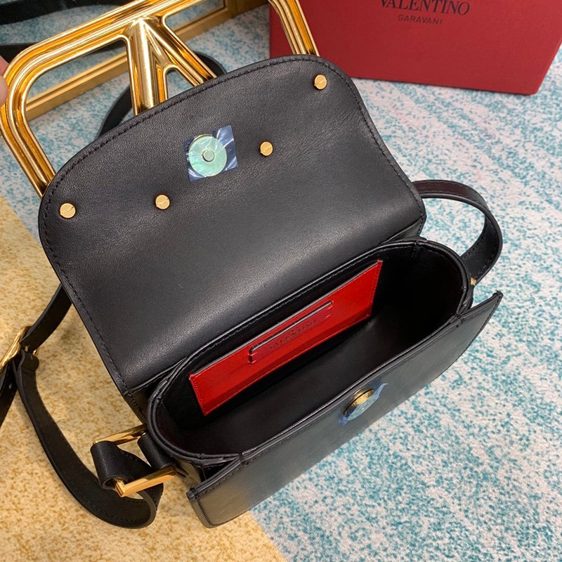 送料込ヴァレンティノ ショルダーバッグ コピー Vロゴ SUPERVEE レザー クロスボディバッグ Vuh72748N級品