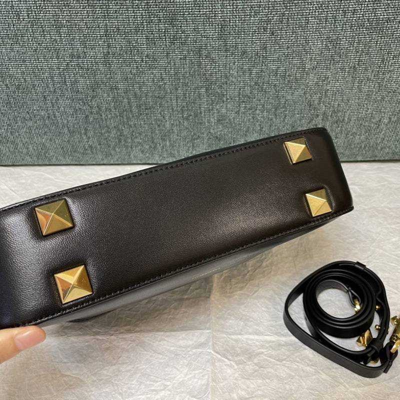 希少 高品質♪♪♪ヴァレンティノ スタッズサイン ショルダーバッグ偽物新作 Vui59809最高級