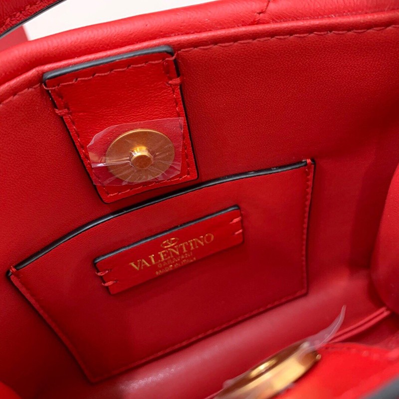 《大人気》ヴァレンティノ ハンドバッグ コピー ROMAN STUD QUILTED Vuj81781代引きを販売