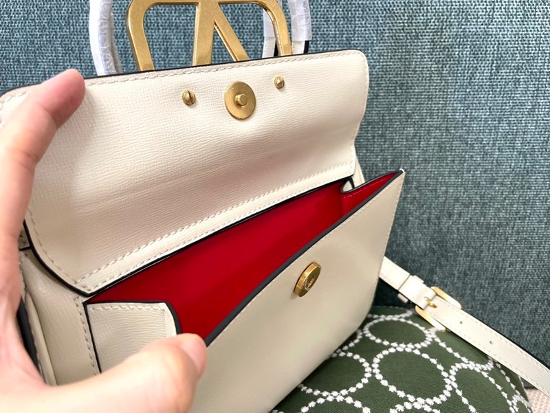 【日本未発売】【ヴァレンティノ ハンドバッグ 偽物】ROCKSTUD ALCOVE Vul31375激安送料無料