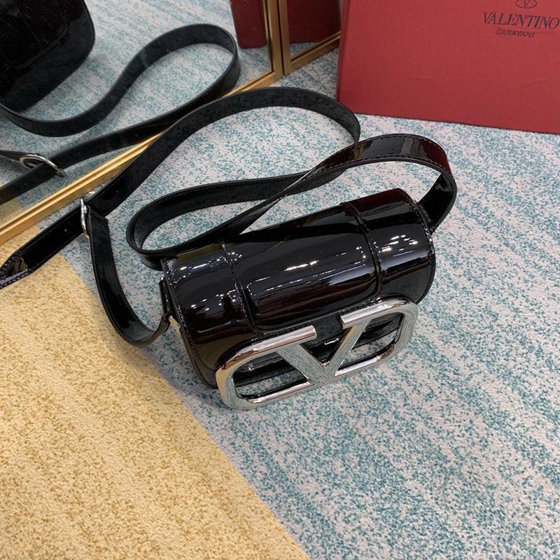 ☆超人気☆ヴァレンティノ ショルダーバッグ VEE レザー クロスボディバッグ Vul83278高い品質