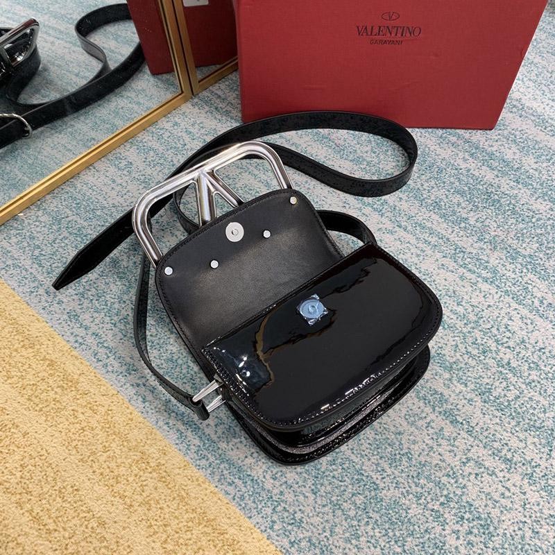 ☆超人気☆ヴァレンティノ ショルダーバッグ VEE レザー クロスボディバッグ Vul83278最高級