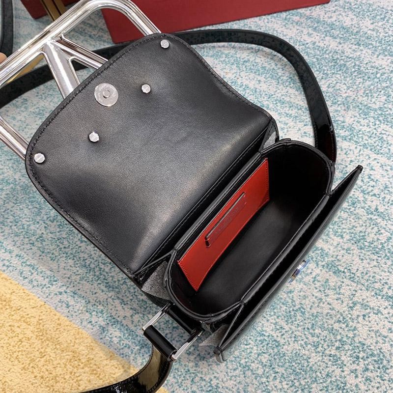 ☆超人気☆ヴァレンティノ ショルダーバッグ VEE レザー クロスボディバッグ Vul83278N級品