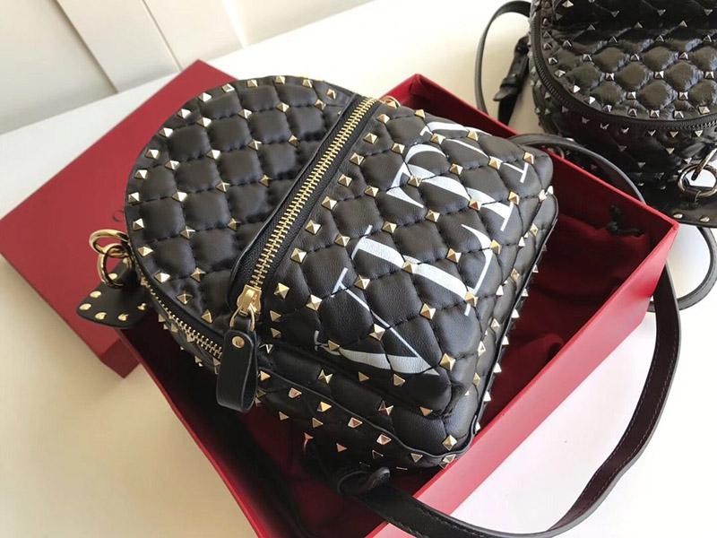 21AW新作 ヴァレンティノ コピーVALENTINO GARAVANI◎SPIKE.IT バックパックミニ Vun26505高い品質