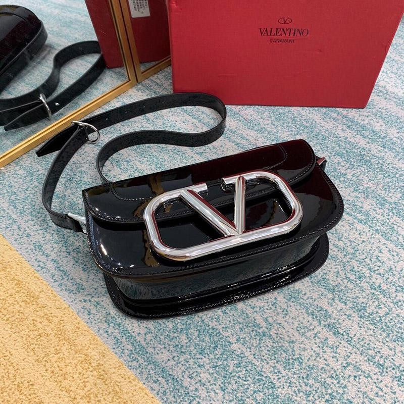ヴァレンティノ ショルダーバッグ  VEE レザー クロスボディバッグ Vup62946高い品質