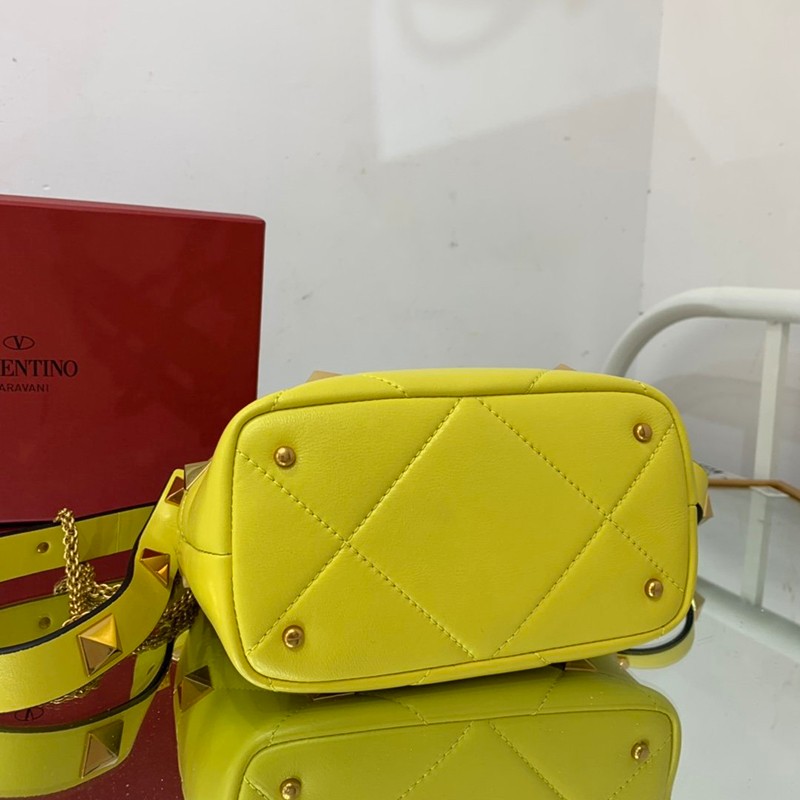超希少！ヴァレンティノ ハンドバッグ 偽物 ROMAN STUD QUILTED Vut72437品質保証