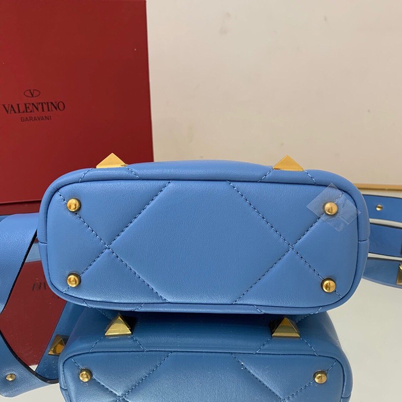 入手困難ヴァレンティノ ハンドバッグ 偽物 ROMAN STUD QUILTED Vuv61060人気