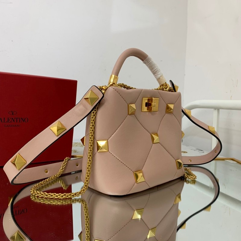 ＊関税込み ヴァレンティノ ハンドバッグ 偽物 ROMAN STUD QUILTED Vuy42021激安送料無料