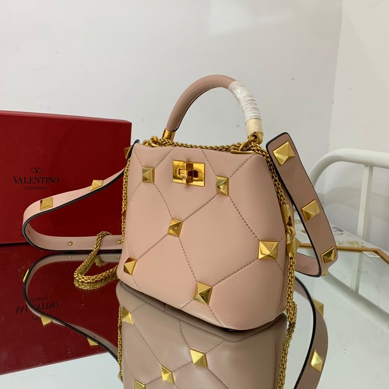 ＊関税込み ヴァレンティノ ハンドバッグ 偽物 ROMAN STUD QUILTED Vuy42021高い品質