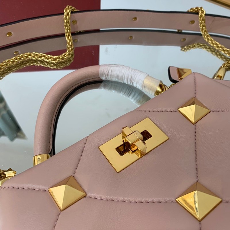 ＊関税込み ヴァレンティノ ハンドバッグ 偽物 ROMAN STUD QUILTED Vuy42021人気