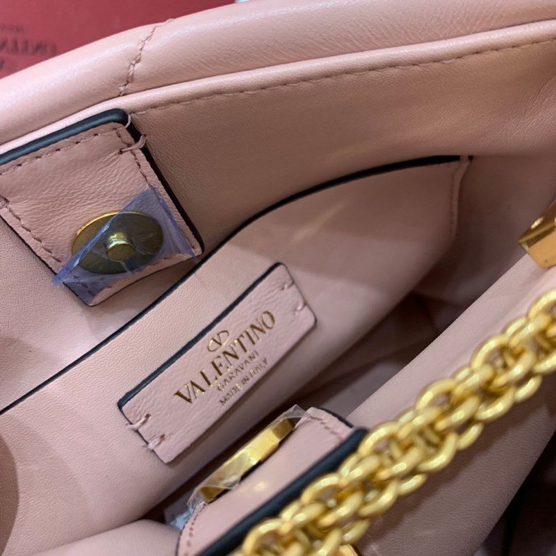 ＊関税込み ヴァレンティノ ハンドバッグ 偽物 ROMAN STUD QUILTED Vuy42021代引きを販売