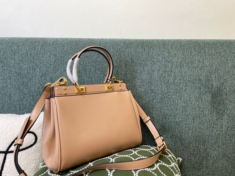 ★日本!!人気！【ヴァレンティノ ハンドバッグ 偽物】ROCKSTUD ALCOVE Vuy82117最高級