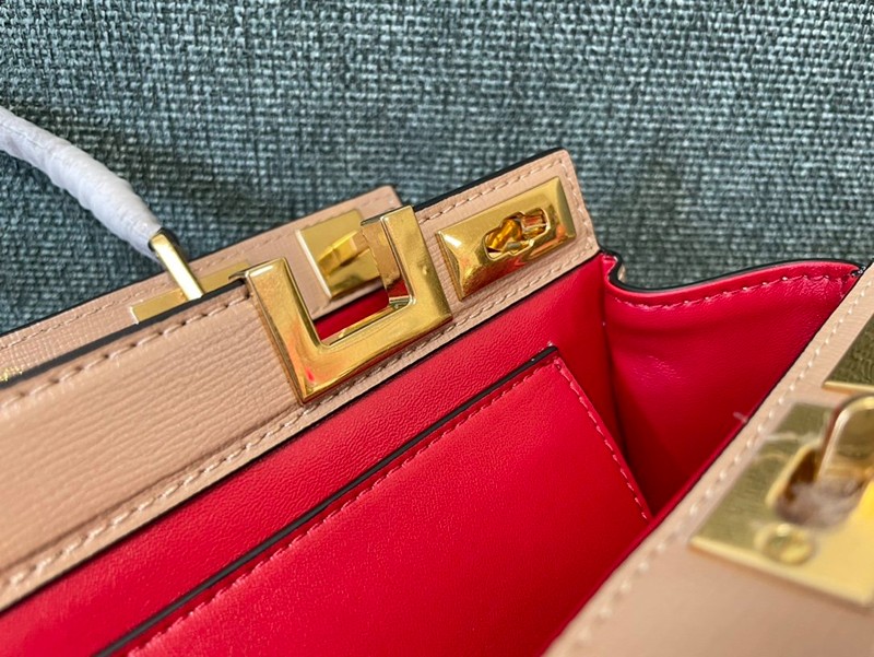 ★日本!!人気！【ヴァレンティノ ハンドバッグ 偽物】ROCKSTUD ALCOVE Vuy82117N級品