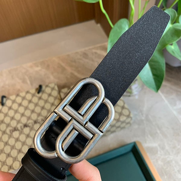 バレンシアガ BB ロゴ レザーベルト スーパーコピー bar71916通販