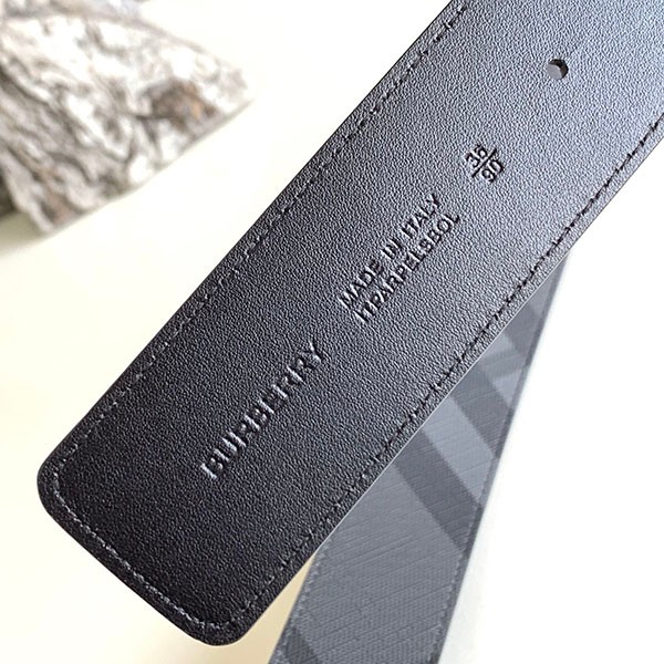入手困難 バーバリー コピー リバーシブル チャコールチェック＆レザー TBベルト Bag88100高い品質
