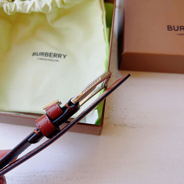 バーバリー レザー TB ベルト コピー Baw17262N級品