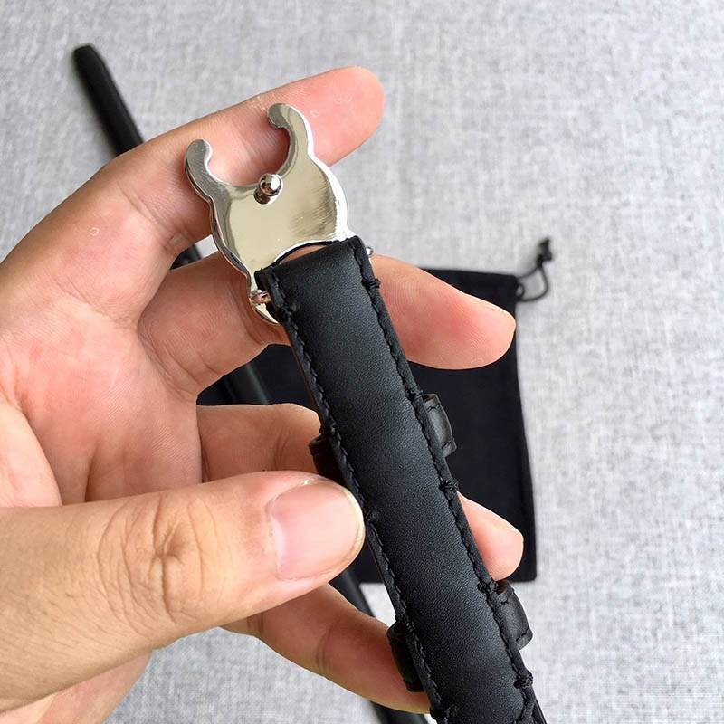日本未入荷【セリーヌ】スモール マイヨン トリオンフ 偽物 ベルト カーフスキン Cev64937N級品