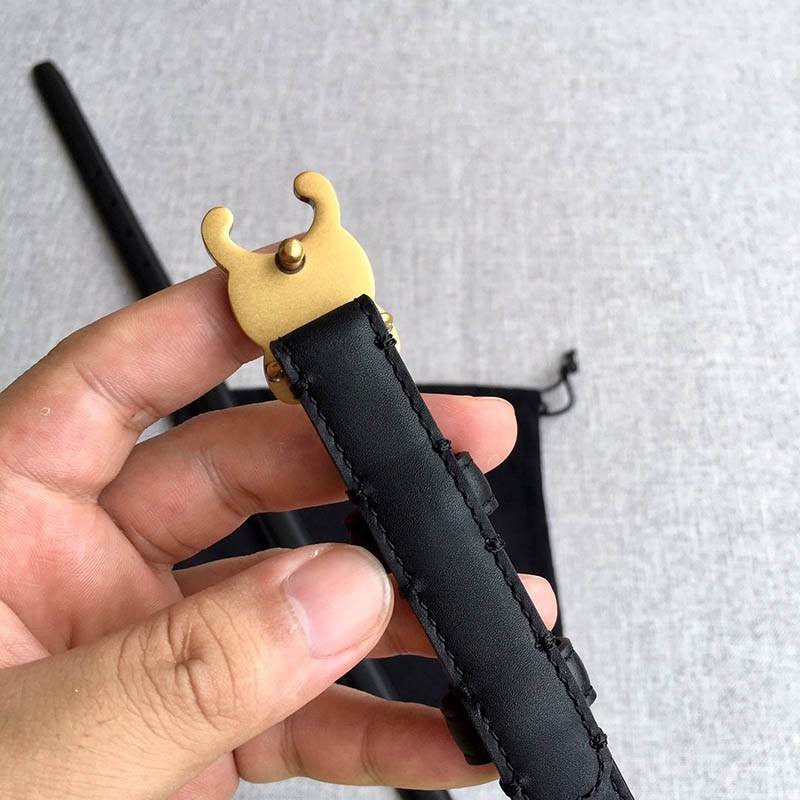 ☆超人気☆【セリーヌ】スモール マイヨン トリオンフ ベルト 偽物 カーフスキン Cey60554N級品