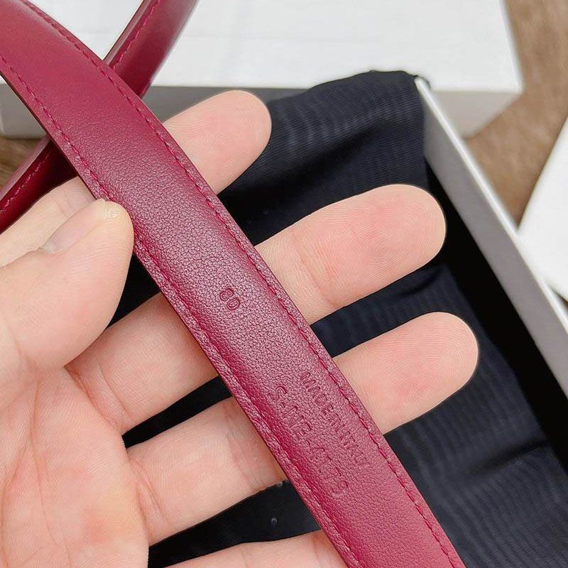 大人気！セリーヌ スモール トリオンフバックル ベルト コピー Cez36978品質保証