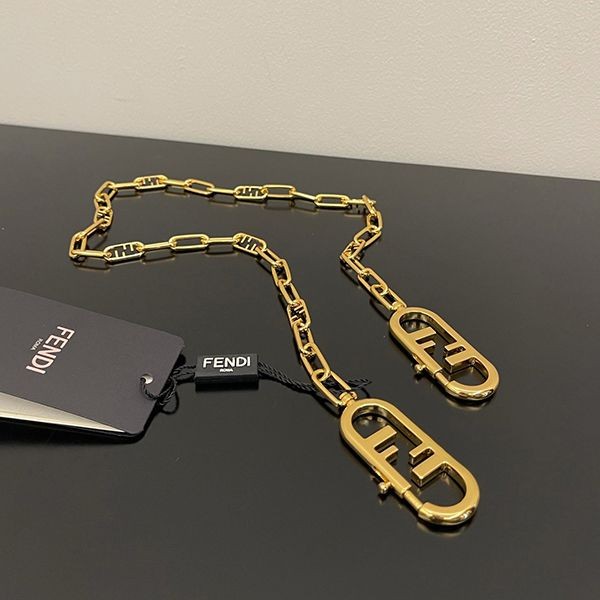 フェンディ ゴールドメタル コピー ショルダーストラップユー fej96895