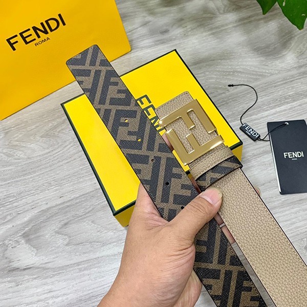 定番 フェンディ グレーレザー ベルトコピー リバーシブル 4.0cm fey24455品質保証