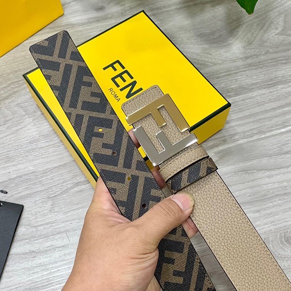 定番 フェンディ グレーレザー ベルトコピー リバーシブル 4.0cm fey24455100%安全に到着