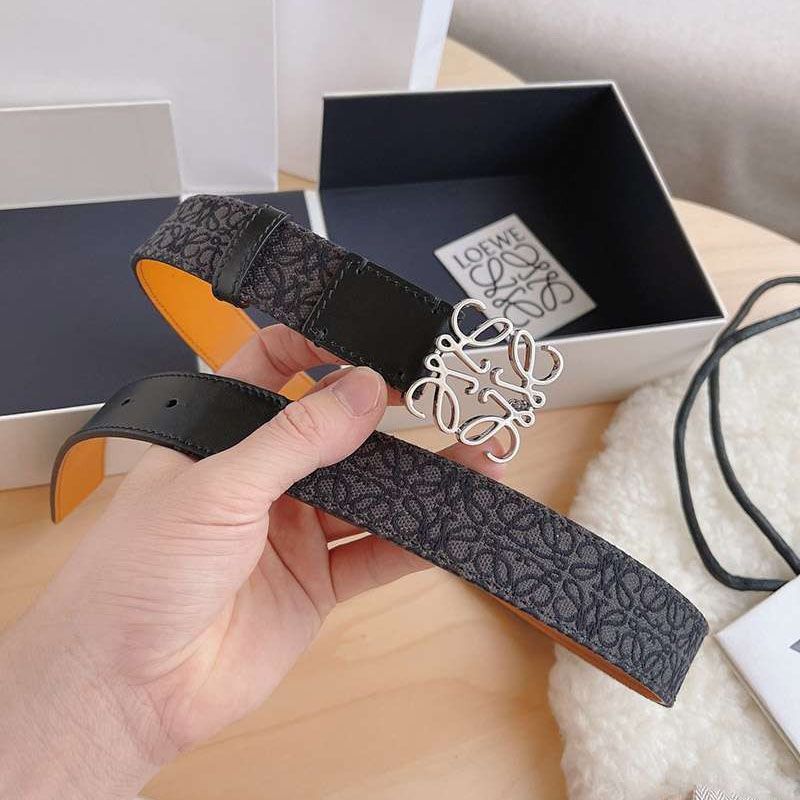 定番人気【ロエベ】ブレイデッドアナグラムベルト コピー 4.0cm loc10719代引きを販売