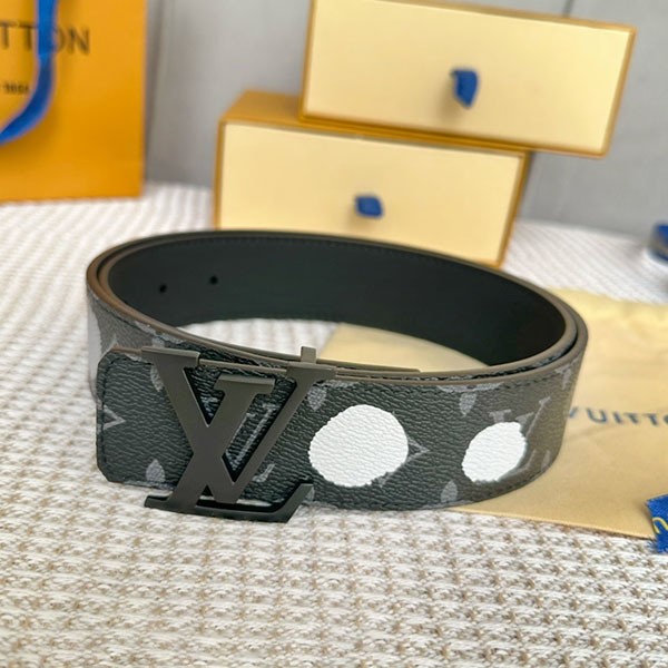 23新作 ルイヴィトン 偽物 LV イニシャル 40MM リバーシブル 草間彌生コラボ M0654U