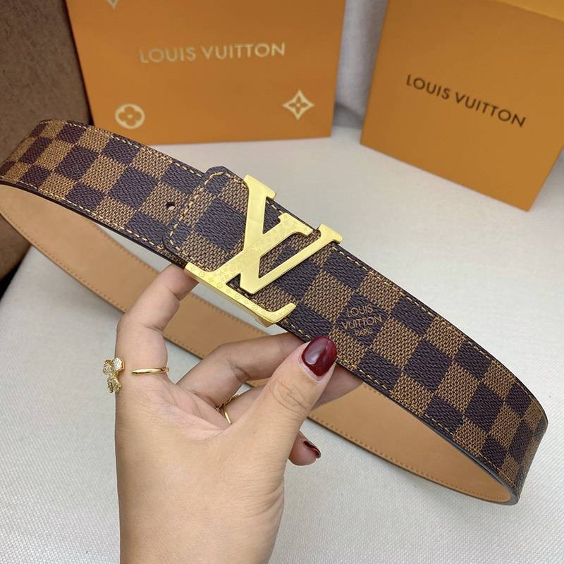 世界中で大人気♪ルイヴィトン サンチュール・LVイニシャル スーパーコピー 40MM リバーシブル ベルト vuc86599通販
