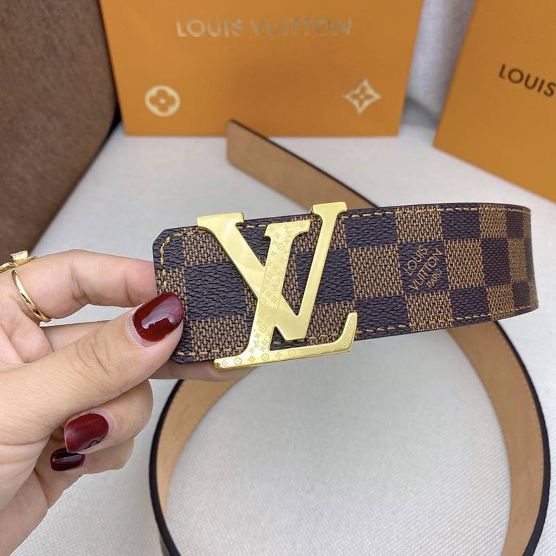 世界中で大人気♪ルイヴィトン サンチュール・LVイニシャル スーパーコピー 40MM リバーシブル ベルト vuc86599激安送料無料