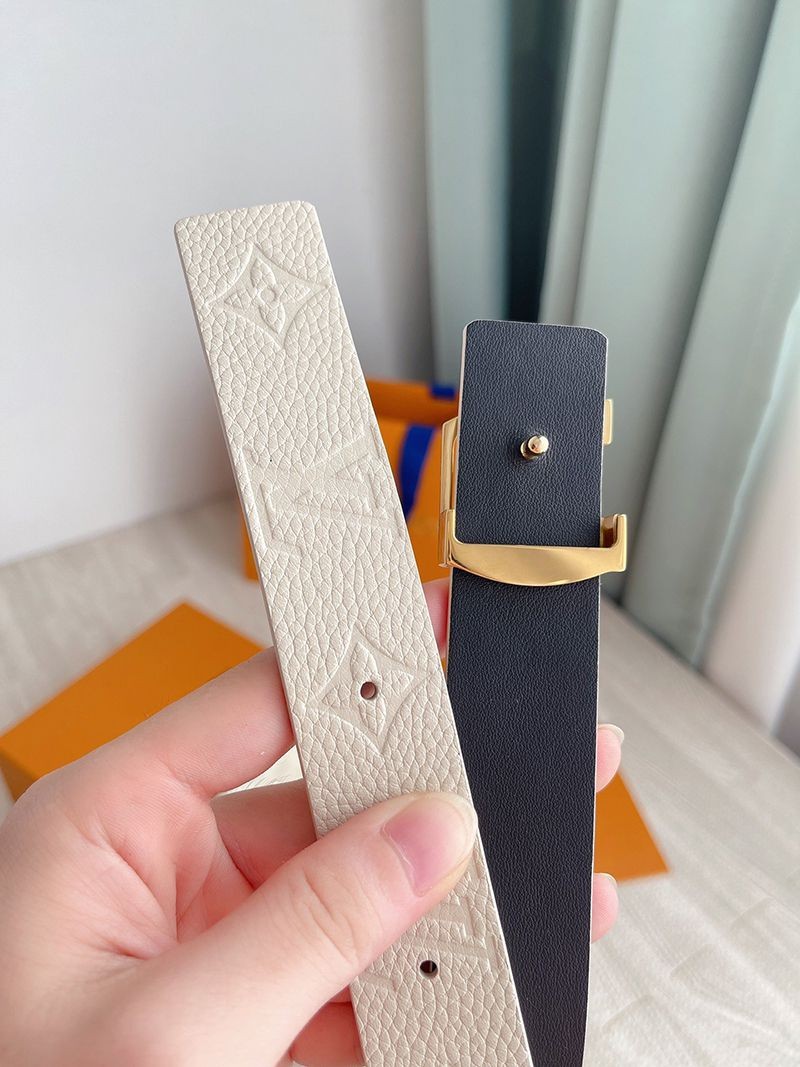 可愛いルイヴィトン サンチュール・LVイニシャル コピー 30MM リバーシブルベルト vuh34796最高級