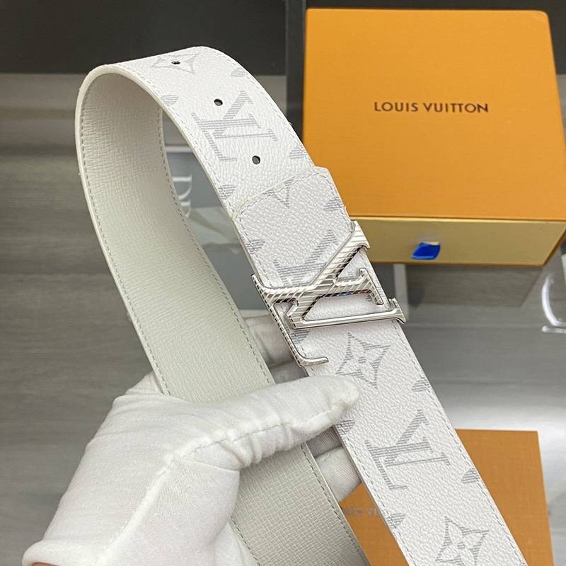 秋冬新作ルイヴィトン ベルト 偽物 サンチュール・LVイニシャル 40MM リバーシブル vui25355激安送料無料