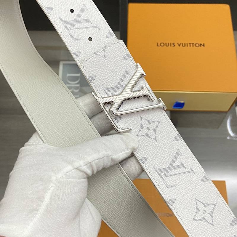 秋冬新作ルイヴィトン ベルト 偽物 サンチュール・LVイニシャル 40MM リバーシブル vui25355高い品質