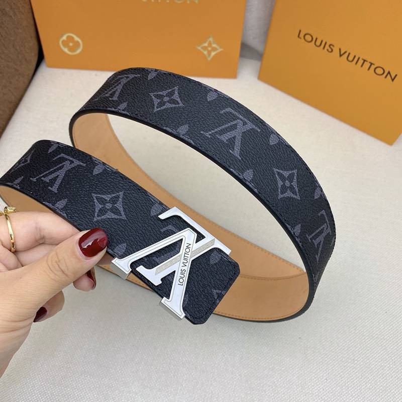 入手困難ルイヴィトン コピー サンチュール・LVイニシャル 40MM リバーシブル ベルト vul34660高い品質