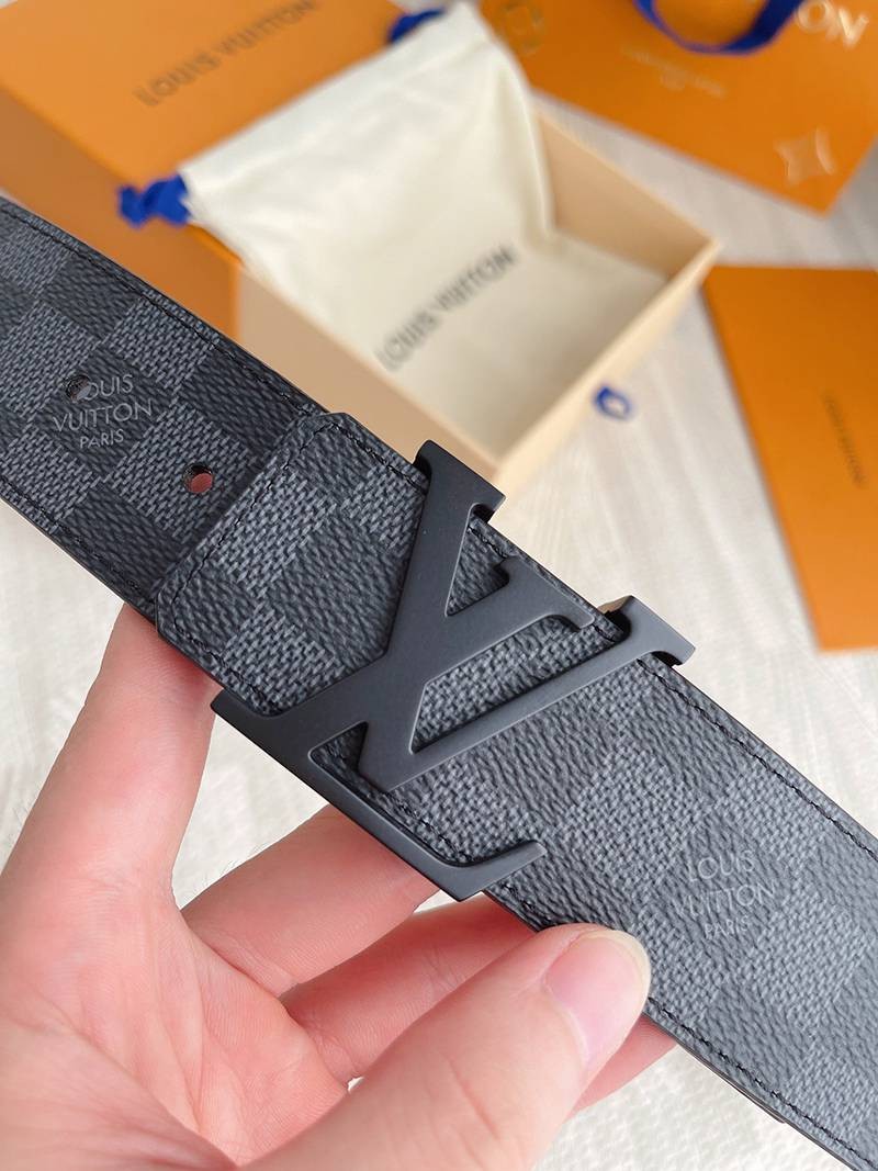定番ルイヴィトン コピー サンチュール・LVイニシャル 40MM リバーシブル ベルト vuq16848激安送料無料