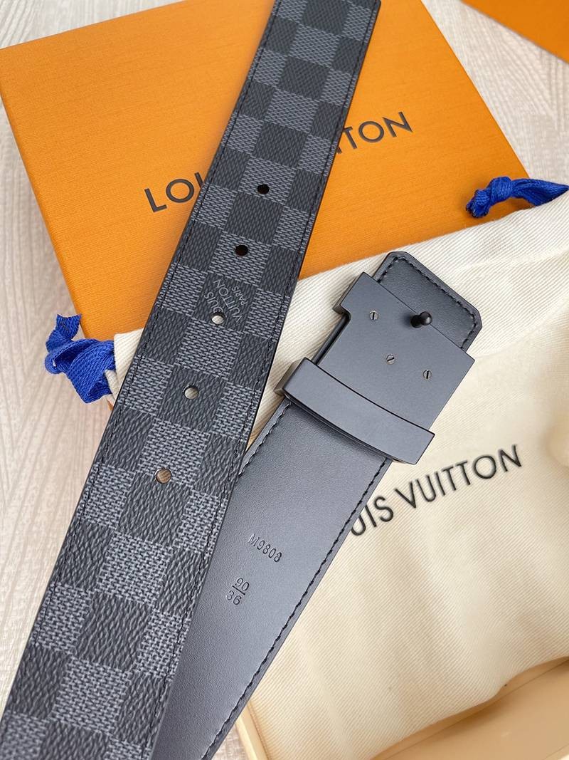 定番ルイヴィトン コピー サンチュール・LVイニシャル 40MM リバーシブル ベルト vuq16848最高級