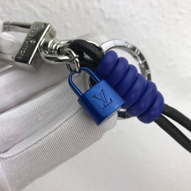 新作 お洒落に♪ルイヴィトン バッグチャーム キーホルダー 偽物 vuq63215激安送料無料