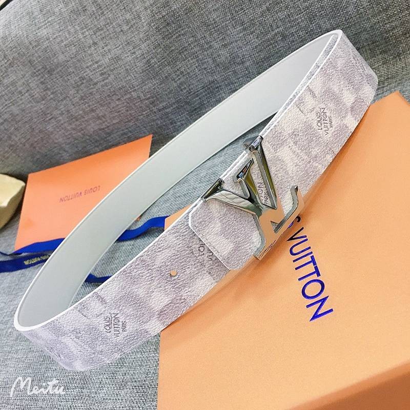 送料込ルイヴィトン 偽物 サンチュール・LVイニシャル 40MM リバーシブルベルト vur11055N級品