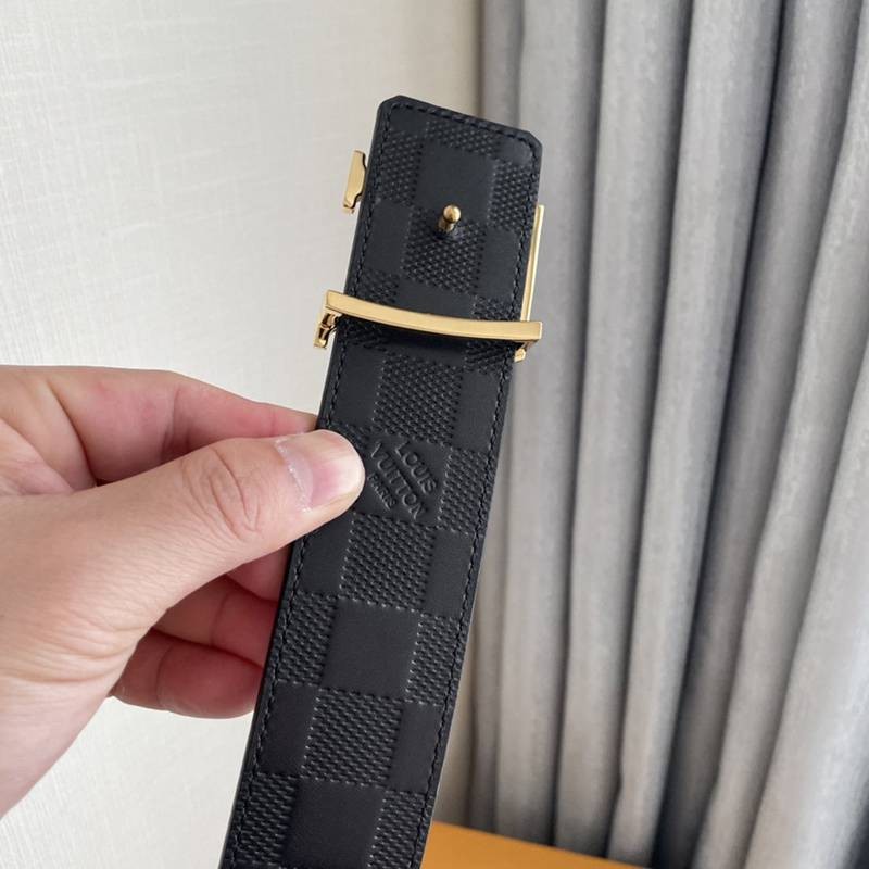 可愛いルイヴィトン 偽物サンチュール・LVイニシャル 40MM リバーシブル ベルト vuu01516人気