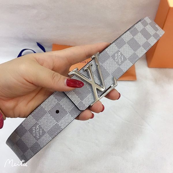 人気急上昇ルイヴィトン イニシャル 40MM リバーシブルベルト コピー 3色 vuu78031人気